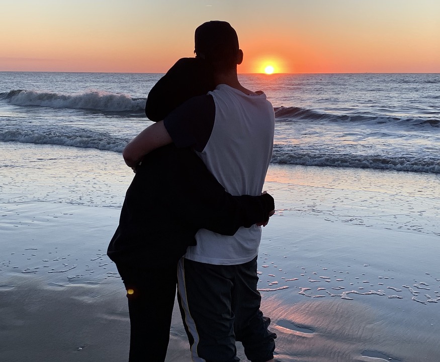 ΠΑΓΚΟΣΜΙΑ ΗΜΕΡΑ ΑΓΚΑΛΙΑΣ: Μια αγκαλιά μέσα στην ημέρα μπορεί να μας χαρίσει μια καλύτερη ζωή