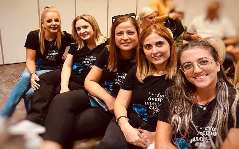 «ΜΙΑ ΒΡΑΔΙΑ ΜΕ ΠΟΛΛΕΣ ΕΥΧΕΣ»: Oι πέντε μητέρες επανέρχονται να χαρίσουν χαμόγελα στα παιδιά που νοσούν με καρκίνο-(Φώτο)