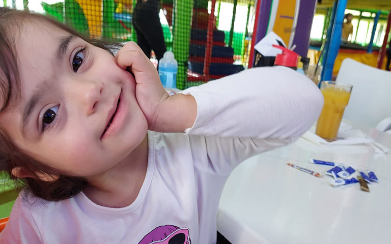 ΜΟΔΕΣΤΙΑ: Έτοιμη για ορθοπεταλιές-Το δώρο που της χάρισε πολλά χαμόγελα- (Βίντεο)