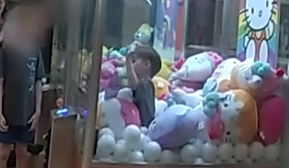 ΑΥΣΤΡΑΛΙΑ: Ο 3χρονος Ίθαν εγκλωβίζεται σε παιχνίδι με λούτρινα αρκουδάκια!-(Βίντεο)