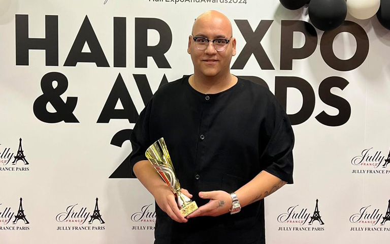 ΛΟΥΚΑΣ ΚΟΓΚΟΡΟΖΗΣ: Το πρώτο βραβείο για τον Κύπριο κομμωτή και barber-Επτά στο σύνολο για τη ομάδα του