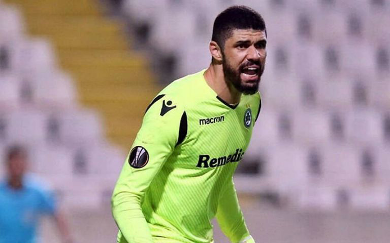 ΦΑΜΠΙΑΝΟ ΡΙΜΠΕΙΡΟ: Xάρισε τη φανέλα του σε μικρό οπαδό και ένας άλλος μικρός την πήρε μέσα από τα χέρια του-«Τέτοιες συμπεριφορές δεν έχουν θέση στα γήπεδα»