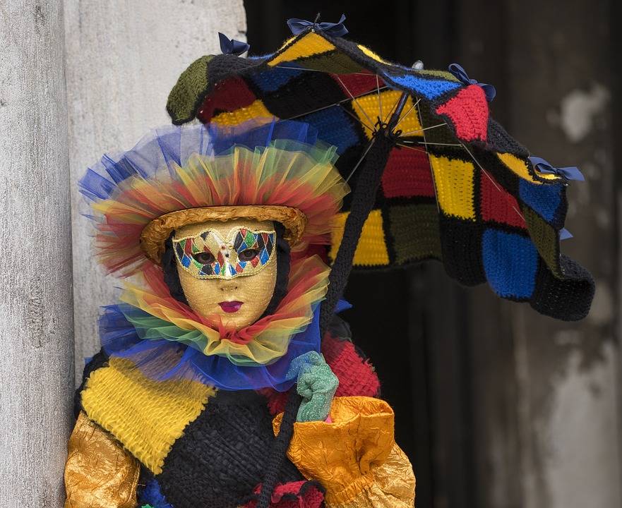 KAΙΡΟΣ: Mε τοπικές βροχές και αραιή σκόνη στην ατμόσφαιρα θα διασκεδάσουμε το Καρναβάλι