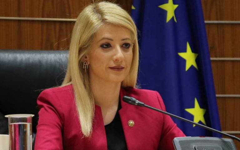 ΑΝΝΙΤΑ ΔΗΜΗΤΡΙΟΥ: H παραδοχή της για τα λάθη που αφορούν τα κλιματιστικά στα σχολεία-«Να ζητάμε από τα παιδιά να αντέξουν ακόμα τρία χρόνια σε συνθήκες καύσωνα είναι απαράδεκτο»