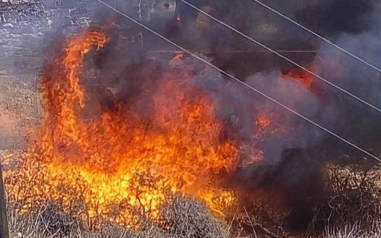 ΣΥΡΟΣ: Μήνυμα από το 112 για εκκένωση προς Βάρη-Ξέσπασε φωτιά-(Φώτο-Βίντεο)