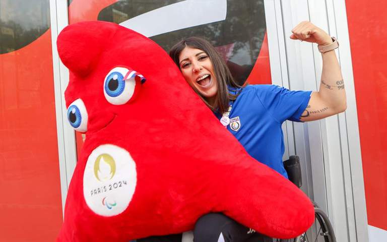 ΜΑΡΙΑ ΜΑΡΚΟΥ: H παραολυμπιονίκης αγωνίζεται στην Άρση Βαρών-Σήμερα η μεγάλη στιγμή της στο Παρίσι