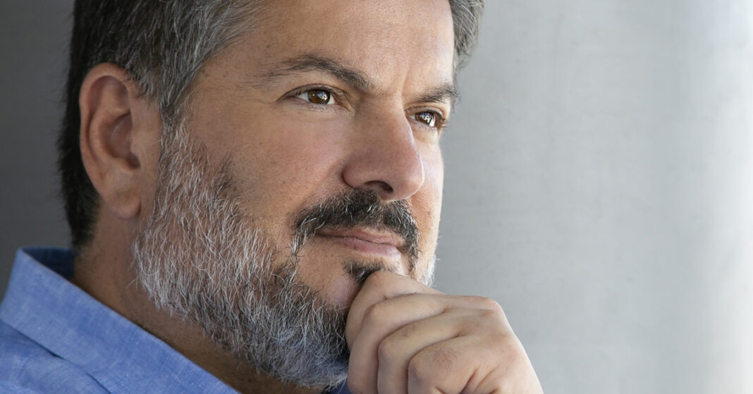 ΔΡ. ΛΕΟΝΤΙΟΣ ΚΩΣΤΡΙΚΗΣ: «Ασφαλώς δεν φταίνε τα εμβόλια για τους ξαφνικούς θανάτους»-Η συγκινητική αποκάλυψη για το γιο του