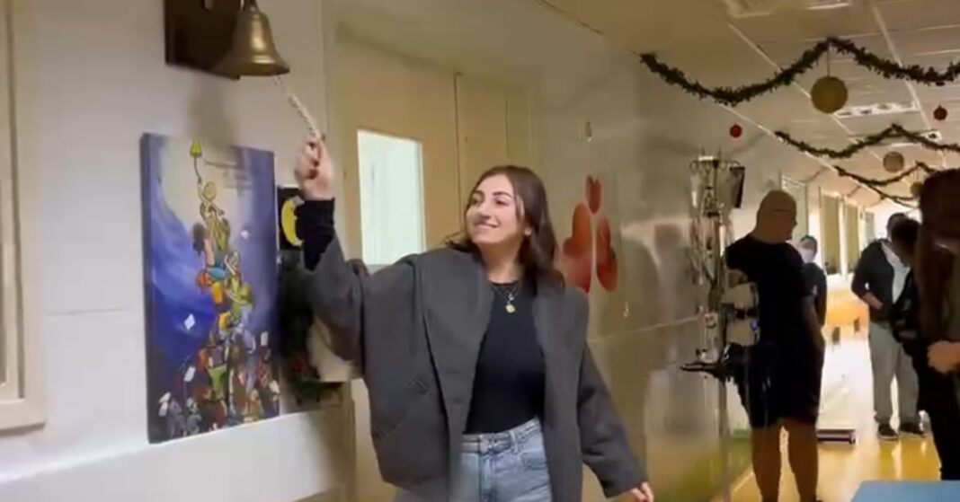 ΝΙΚΗ ΖΩΗΣ: Ολοκλήρωσε τις θεραπείες της με επιτυχία και χτύπησε το καμπανάκι του Παιδοογκολογικού-(Βίντεο)