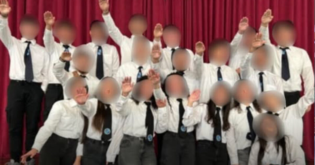 EΙΡΗΝΗ-ΕΛΕΥΘΕΡΙΑ: Όταν τα αστεία παύουν να είναι αθώα-Με αφορμή το περιστατικό στο Γυμνάσιο-Λύκειο Δερύνειας-Σωτήρας