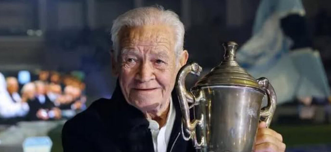 ΠΑΝΙΚΟΣ ΚΡΥΣΤΑΛΛΗΣ: O Ποδοσφαιρικός Όμιλος Παλαιμάχων Λευκωσίας αποχαιρετά έναν θρύλο του κυπριακού ποδοσφαίρου