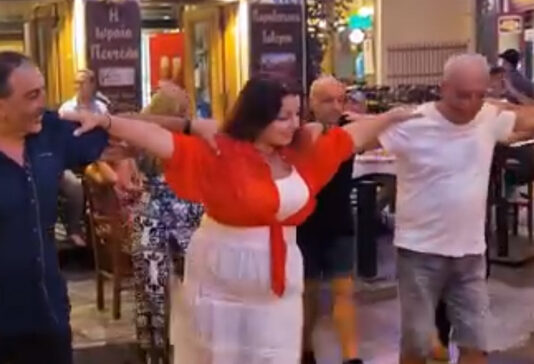 ΑΘΗΝΑ: Οι Κύπριοι χορευτές που… ξεσήκωσαν τον Ψυρρή!-(Βίντεο)