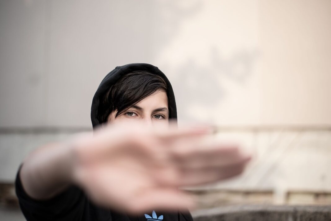 ΛΥΚΕΙΟ ΛΕΥΚΩΣΙΑΣ: Ναι στους κανόνες – όχι στις υπερβολές-Η λεπτή γραμμή, μεταξύ του εξευτελισμού και της εφαρμογής των κανόνων