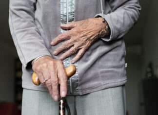 ΑΠΑΤΕΣ: Μια ηλικιωμένη «έβαλε τα γυαλιά» σε σπείρα απατεώνων – Το πολύτιμο μάθημα για τις απάτες τύπου ΓΕΣΥ στην Κύπρο