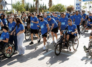 RADISSON BLU: Οι «νικητές ζωής» του Μαραθωνίου Λάρνακας – Με ρεκόρ 13 χιλιάδων δρομέων – Η αθλήτρια Γεωργία Καλτσή με αμαξίδιο έδωσε το παρόν της – Ποιους είδαμε