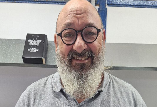 «ΕNTΟΣ ΕΑΥΤΟΥ»: Το βιβλίο του Λάκη Αργυρού στις σχολικές βιβλιοθήκες