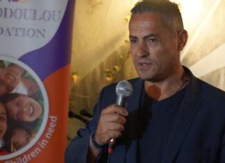 ΤΖΟΝ ΧΡΙΣΤΟΔΟΥΛΟΥ: Ο Κύπριος επιχειρηματίας που βάζει τα παιδιά πάνω από όλα – Στηρίζει δημόσια την Αθηνά Μιχαηλίδου