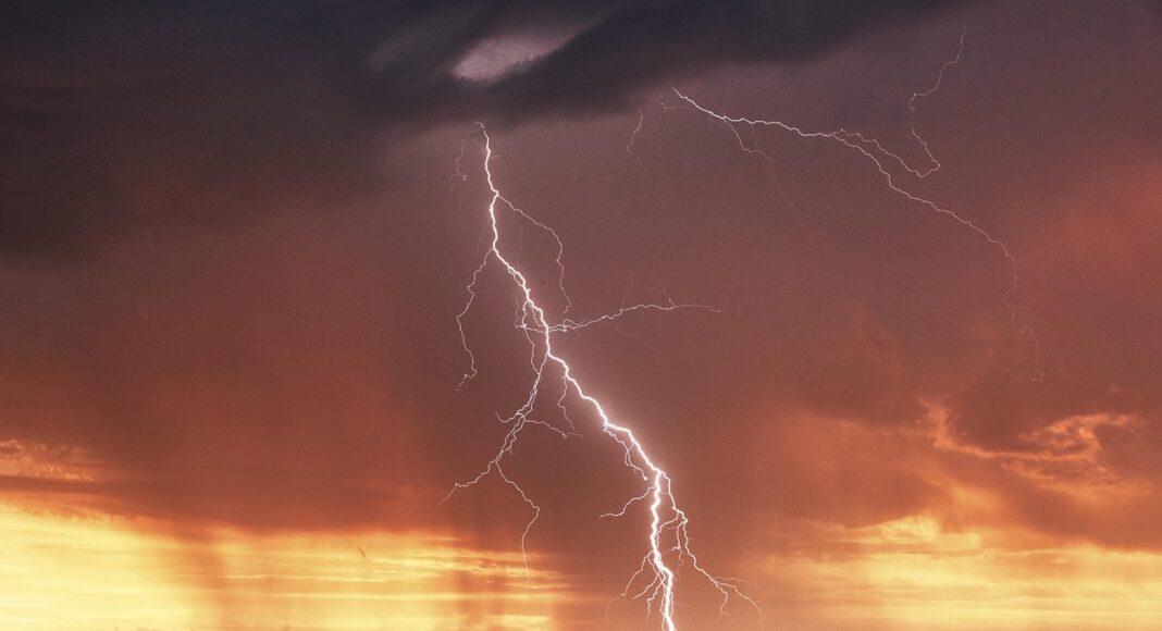 KITΡΙΝΗ ΠΡΟΕΙΔΟΠΟΙΗΣΗ: Βροχές και καταιγίδες λίγο πριν φύγει το 2025-Πότε θα τεθεί σε ισχύ