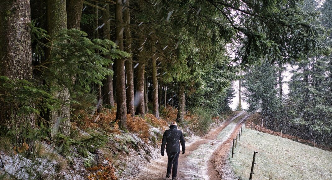 &Kappa;&Upsilon;&Pi;&Rho;&Omicron;&Sigma;: &Chi;&epsilon;&iota;&mu;&omega;&nu;&iota;ά&tau;&iota;&kappa;&omicron; &sigma;&kappa;&eta;&nu;&iota;&kappa;ό &mu;&epsilon; &kappa;&rho;ύ&omicron;, &beta;&rho;&omicron;&chi;έ&sigmaf; &kappa;&alpha;&iota; &pi;&iota;&theta;&alpha;&nu;ό &chi;&alpha;&lambda;ά&zeta;&iota;
