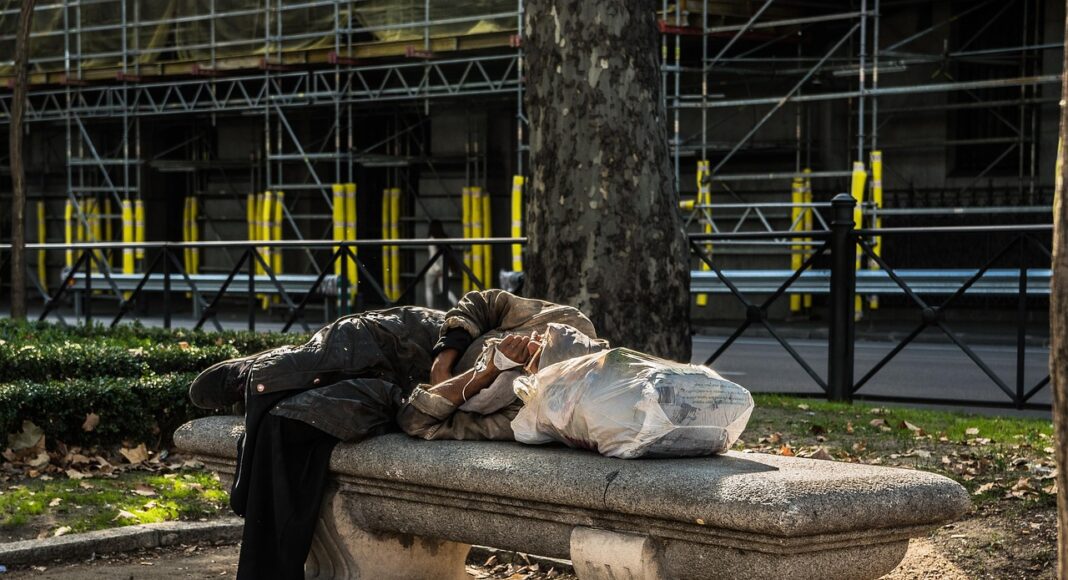 ΚΥΠΡΟΣ 2025: Έχετε αστέγους; Οικογένεια κινδυνεύει να μείνει στο δρόμο