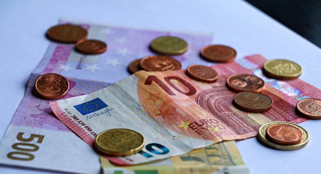 ΧΡΙΣΤΟΥΓΕΝΝΙΑΤΙΚΑ ΕΠΙΔΟΜΑΤΑ: 65.000 οικογένειες θα λάβουν δώρο – Ποιοι είναι οι δικαιούχοι και οι ημερομηνίες πληρωμής