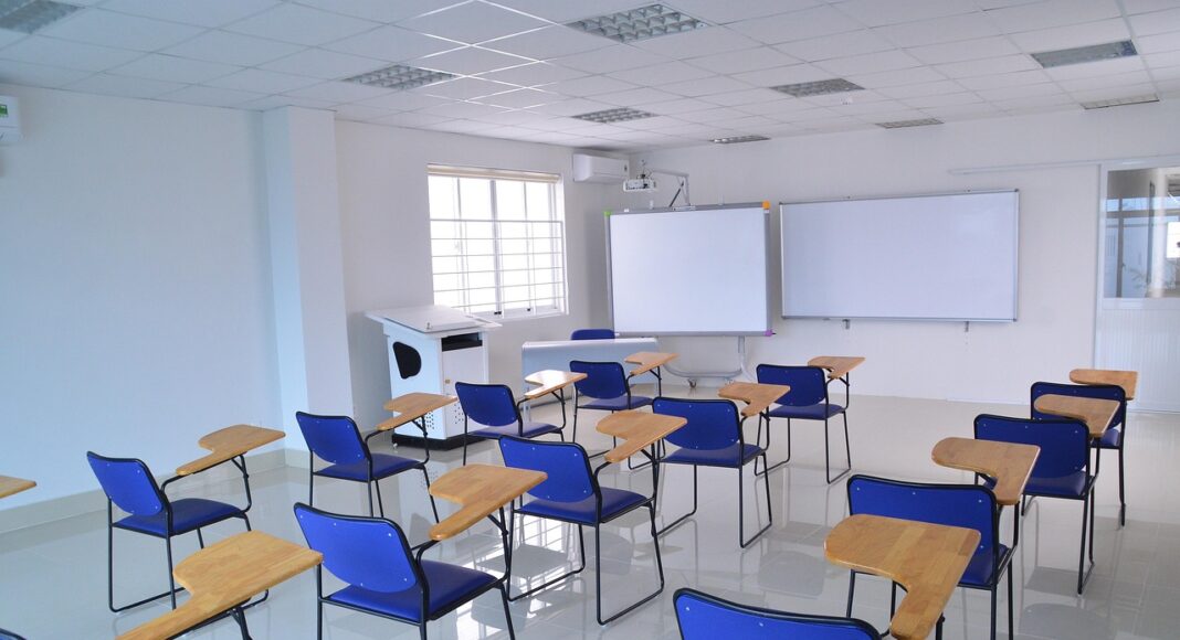 ΣΤΑΣΗ ΕΡΓΑΣΙΑΣ ΕΚΠΑΙΔΕΥΤΙΚΩΝ: Χωρίς απουσίες οι μαθητές, στους δρόμους οι γονείς – Κούρεμα μισθού για τους καθηγητές