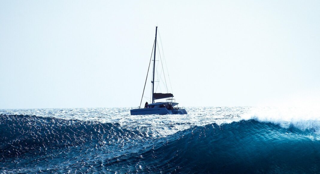 ΑΙΣΙΟ ΤΕΛΟΣ: Οι επιβάτες του ιστιοφόρου καλά στην υγεία τους μετά την περιπέτεια στη θάλασσα