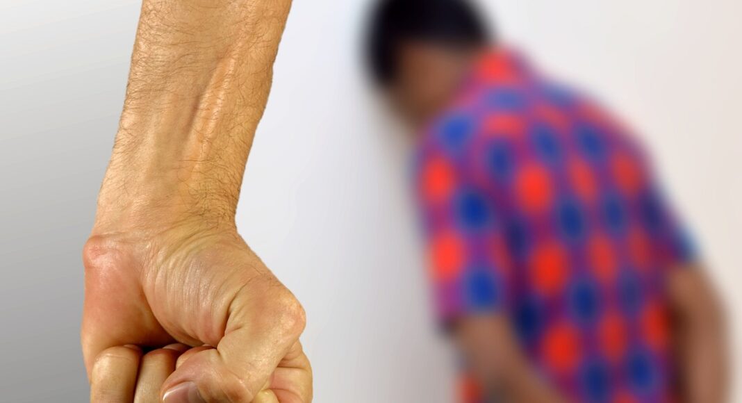 ΛΙΟΠΕΤΡΙ: Ξύλα, πέτρες και πανικός στη μέση του δρόμου-Η Αστυνομία ψάχνει τους δράστες