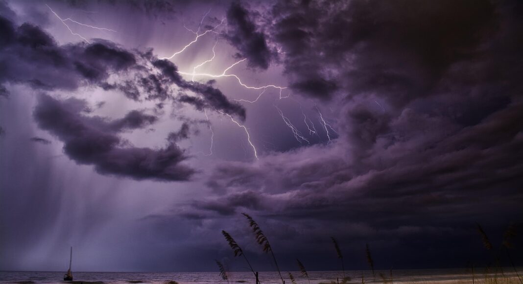 ΚΙΤΡΙΝΗ ΠΡΟΕΙΔΟΠΟΙΗΣΗ: Βροχές, καταιγίδες και κρύο – Πάρτε ομπρέλα-Μέχρι πότε ισχύει