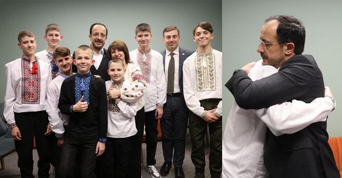 ΝΙΚΟΣ ΧΡΙΣΤΟΔΟΥΛΙΔΗΣ: Το φωτογραφικό άλμπουμ του Προέδρου με παιδιά στο Κίεβο που έζησαν την αιχμαλωσία-(Φώτο)