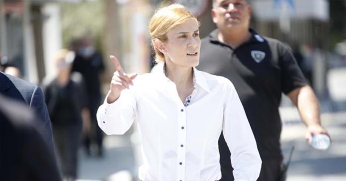 ΑΝΝΑ ΑΡΙΣΤΟΤΕΛΟΥΣ: Aντιδράσεις για τη μισθοδοσία εν μέσω διαθεσιμότητας