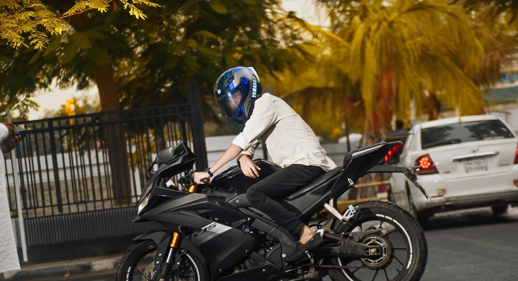 &Lambda;&Epsilon;&Mu;&Epsilon;&Sigma;&Omicron;&Sigma;: 21&chi;&rho;&omicron;&nu;&omicron;&sigmaf; &upsilon;&pi;ό &tau;&eta;&nu; &epsilon;&pi;ή&rho;&epsilon;&iota;&alpha; &alpha;&lambda;&kappa;&omicron;ό&lambda; &tau;&rho;&alpha;&upsilon;&mu;&alpha;&tau;ί&zeta;&epsilon;&iota; &alpha;&sigma;&tau;&upsilon;&nu;&omicron;&mu;&iota;&kappa;ό &pi;&rho;&omicron;&sigma;&pi;&alpha;&theta;ώ&nu;&tau;&alpha;&sigmaf; &nu;&alpha; &delta;&iota;&alpha;&phi;ύ&gamma;&epsilon;&iota;