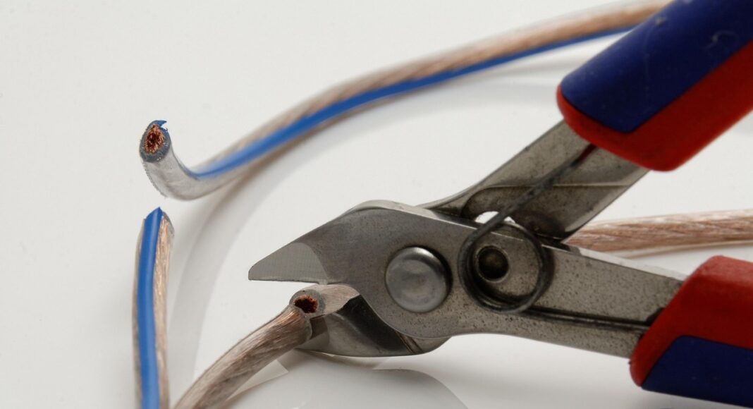 ΛΕΥΚΩΣΙΑ: Εργολάβος απέκοψε καλώδιο της ΑΗΚ στη Λεωφόρο Τσερίου κατά τη διάρκεια εργασιών