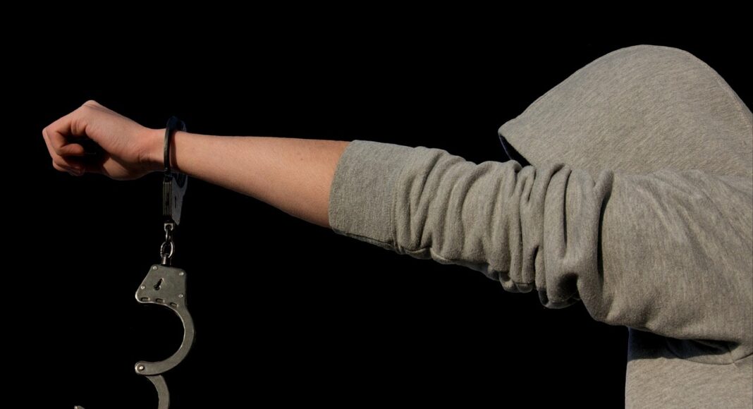 &Sigma;&Upsilon;&Lambda;&Lambda;&Eta;&Psi;&Epsilon;&Iota;&Sigma;: &Delta;έ&kappa;&alpha; ά&tau;&omicron;&mu;&alpha; &mu;&epsilon; &chi;&epsilon;&iota;&rho;&omicron;&pi;έ&delta;&epsilon;&sigmaf; &mu;έ&sigma;&alpha; &sigma;&epsilon; &mu;ί&alpha; &nu;ύ&chi;&tau;&alpha;