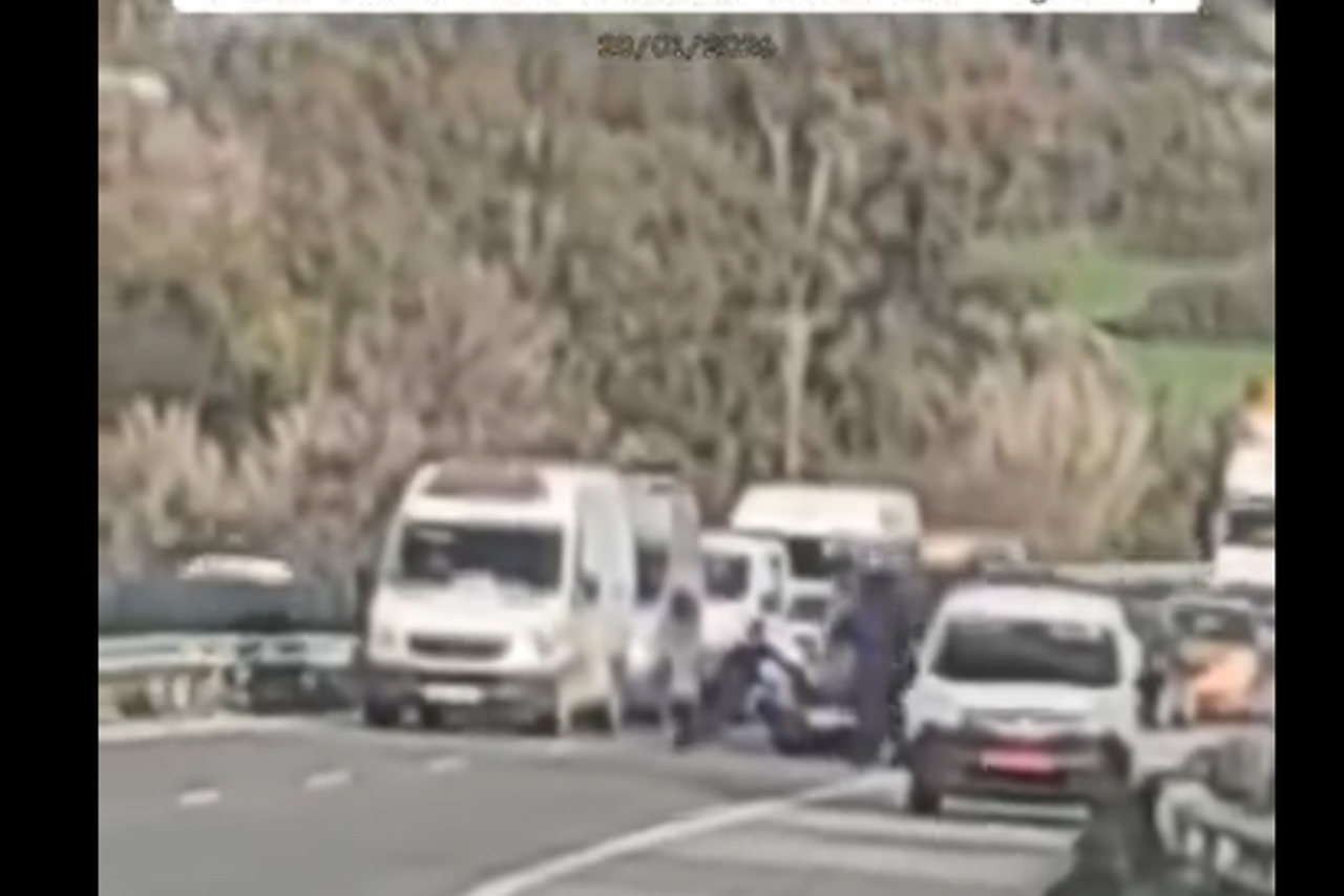 &Sigma;&Tau;&Eta;&Nu; &Pi;&Rho;&Alpha;&Xi;&Eta; &Eta; &Epsilon;&Kappa;&Pi;&Alpha;&Iota;&Delta;&Epsilon;&Upsilon;&Sigma;&Eta;: &Sigma;&tau;&alpha; &delta;ύ&sigma;&kappa;&omicron;&lambda;&alpha; &omicron;&iota; &hellip;&delta;ό&kappa;&iota;&mu;&omicron;&iota; &Alpha;&sigma;&tau;&upsilon;&nu;&omicron;&mu;&iota;&kappa;&omicron;ί- (&Beta;ί&nu;&tau;&epsilon;&omicron;)