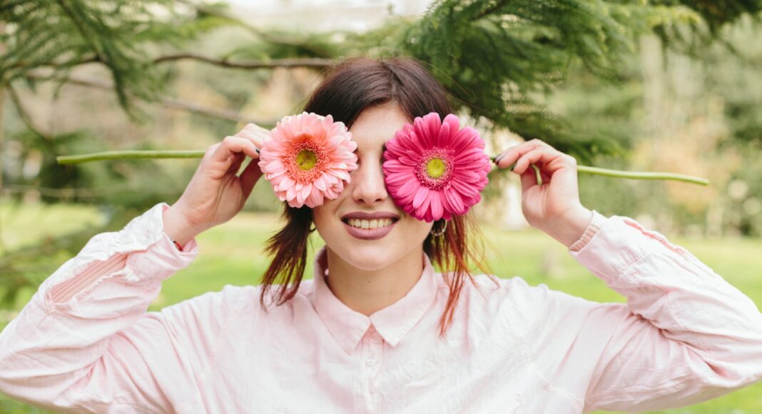 &Eta; &epsilon;&upsilon;&gamma;έ&nu;&epsilon;&iota;&alpha; &kappa;&alpha;&iota; &eta; &sigma;&upsilon;&mu;&pi;ά&theta;&epsilon;&iota;&alpha; &laquo;&gamma;&epsilon;&nu;&nu;&omicron;ύ&nu;&raquo; &upsilon;&pi;έ&rho;&omicron;&chi;&epsilon;&sigmaf; &kappa;&alpha;&rho;&delta;&iota;έ&sigmaf;