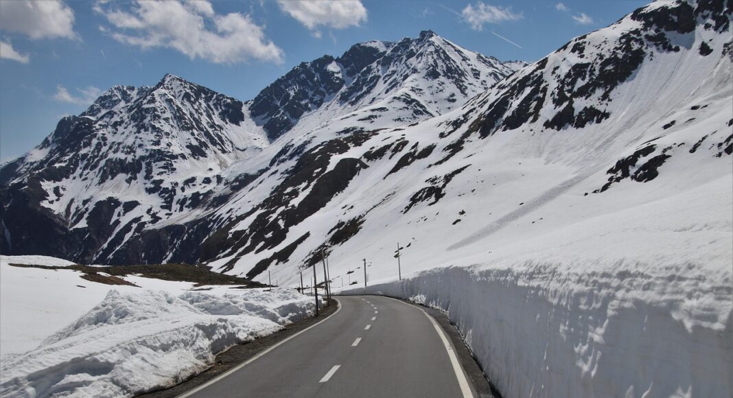 &Tau;&Rho;&Omicron;&Omicron;&Delta;&Omicron;&Sigma;: Ό&lambda;&omicron;&iota; &gamma;&iota;&alpha; &tau;&alpha; &chi;&iota;ό&nu;&iota;&alpha; &ndash; &Eta; &Alpha;&sigma;&tau;&upsilon;&nu;&omicron;&mu;ί&alpha; &sigma;&upsilon;&sigma;&tau;ή&nu;&epsilon;&iota; &pi;&rho;&omicron;&sigma;&omicron;&chi;ή