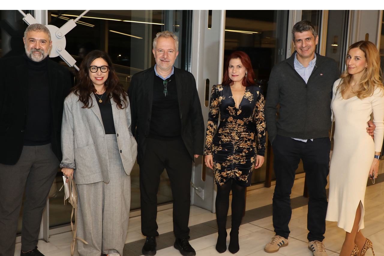 &laquo;&Sigma;&rsquo; &Epsilon;&Sigma;&Alpha;&Sigma; &Pi;&Omicron;&Upsilon; &Mu;&Epsilon; &Alpha;&Kappa;&Omicron;&Upsilon;&Tau;&Epsilon;&raquo;: Έ&nu;&alpha; έ&rho;&gamma;&omicron; &pi;&omicron;&upsilon; &mu;&iota;&lambda;ά &kappa;&alpha;&tau;&epsilon;&upsilon;&theta;&epsilon;ί&alpha;&nu; &sigma;&tau;&eta;&nu; &psi;&upsilon;&chi;ή