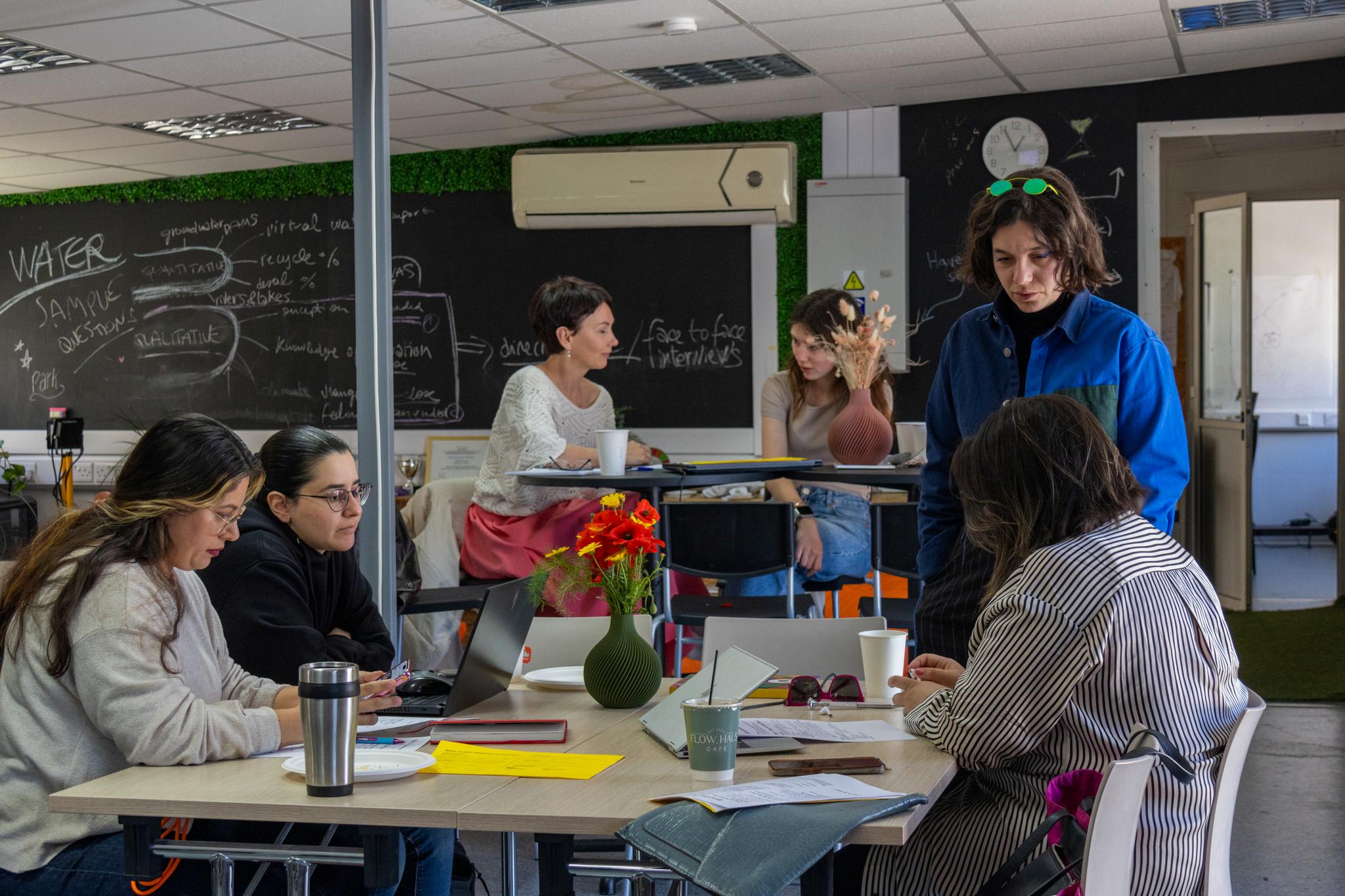 &Epsilon;&Xi;&Iota;&Sigma;&Omicron;&Rho;&Rho;&Omicron;&Pi;&Omega;&Nu;&Tau;&Alpha;&Sigma; &Tau;&Iota;&Sigma; &Epsilon;&Mu;&Phi;&Upsilon;&Lambda;&Epsilon;&Sigma; &Alpha;&Nu;&Iota;&Sigma;&Omicron;&Tau;&Eta;&Tau;&Epsilon;&Sigma;: &Sigma;&tau;&omicron;&upsilon;&sigmaf; &tau;&omicron;&mu;&epsilon;ί&sigmaf; &tau;&omega;&nu; STEM &kappa;&alpha;&iota; &tau;&eta;&sigmaf; &epsilon;&pi;&iota;&chi;&epsilon;&iota;&rho;&eta;&mu;&alpha;&tau;&iota;&kappa;ό&tau;&eta;&tau;&alpha;&sigmaf;