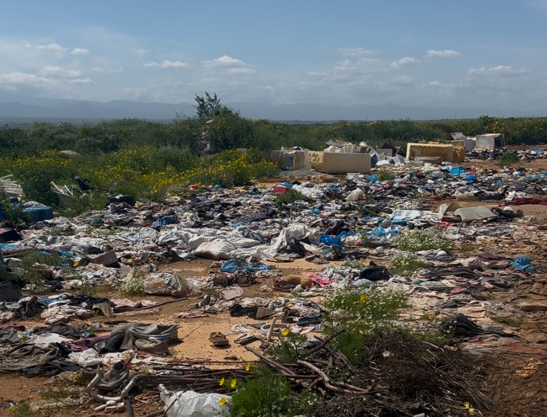 ΚΟΚΚΙΝΟΤΡΙΜΙΘΙΑ ΣΕ ΕΞΑΡΣΗ: Αγνοούν τις πινακίδες και γεμίζουν τον τόπο σκουπίδια-(Βίντεο)