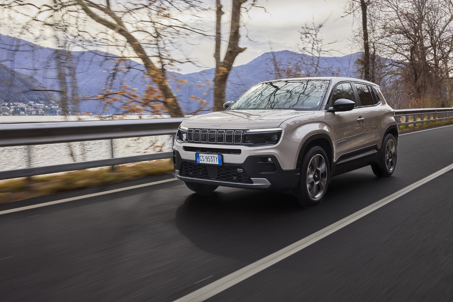 JEEP AVENGER E-HYBRID: &Tau;ώ&rho;&alpha; &kappa;&alpha;&lambda;ύ&tau;&epsilon;&rho;&omicron; &alpha;&pi;ό &pi;&omicron;&tau;έ &ndash; &Alpha;&pi;ό &euro;22.900