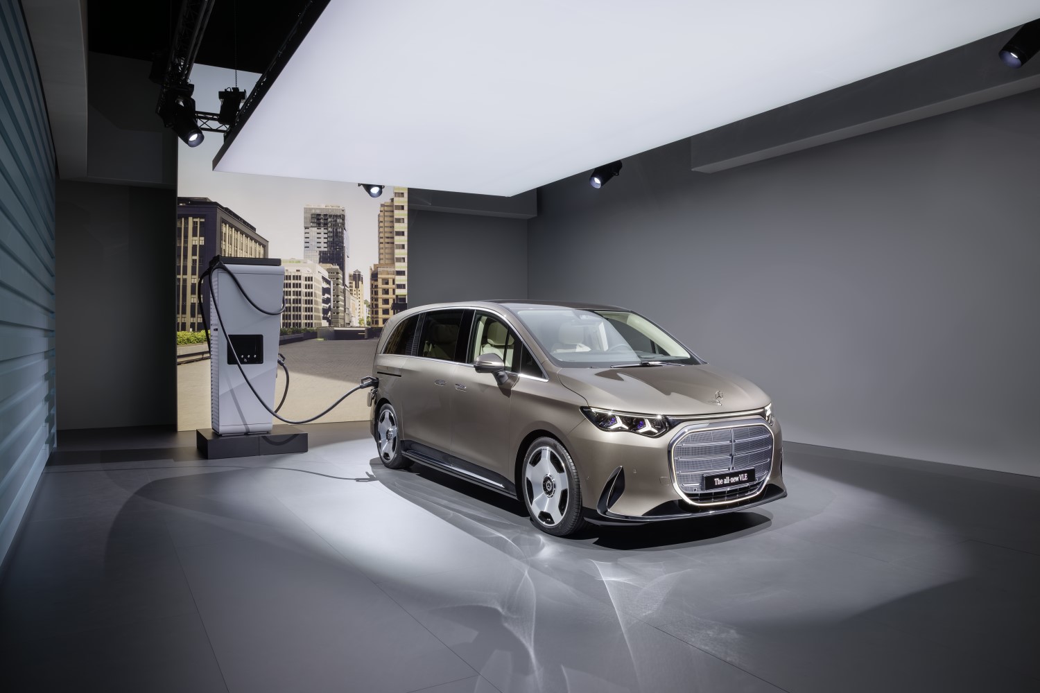 &Eta; Mercedes-Benz VLE &epsilon;&pi;&alpha;&nu;&alpha;&pi;&rho;&omicron;&sigma;&delta;&iota;&omicron;&rho;ί&zeta;&epsilon;&iota; &tau;&omicron;&nu; &omicron;&rho;&iota;&sigma;&mu;ό &tau;&eta;&sigmaf; &pi;&omicron;&lambda;&upsilon;&tau;έ&lambda;&epsilon;&iota;&alpha;&sigmaf;