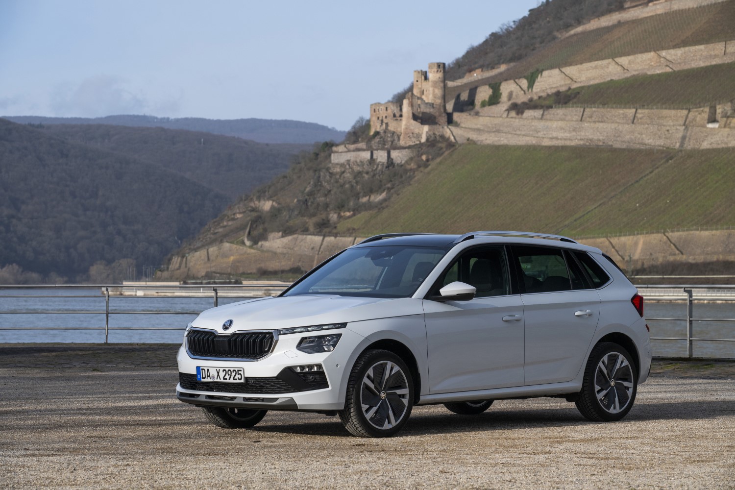 UNICARS: &Pi;&rho;&omicron;&sigma;&phi;έ&rho;&epsilon;&iota; &tau;&omicron; compact SUV &Scaron;koda Kamiq &mu;&epsilon; &euro;20.900 ή &euro;299 &tau;&omicron; &mu;ή&nu;&alpha;