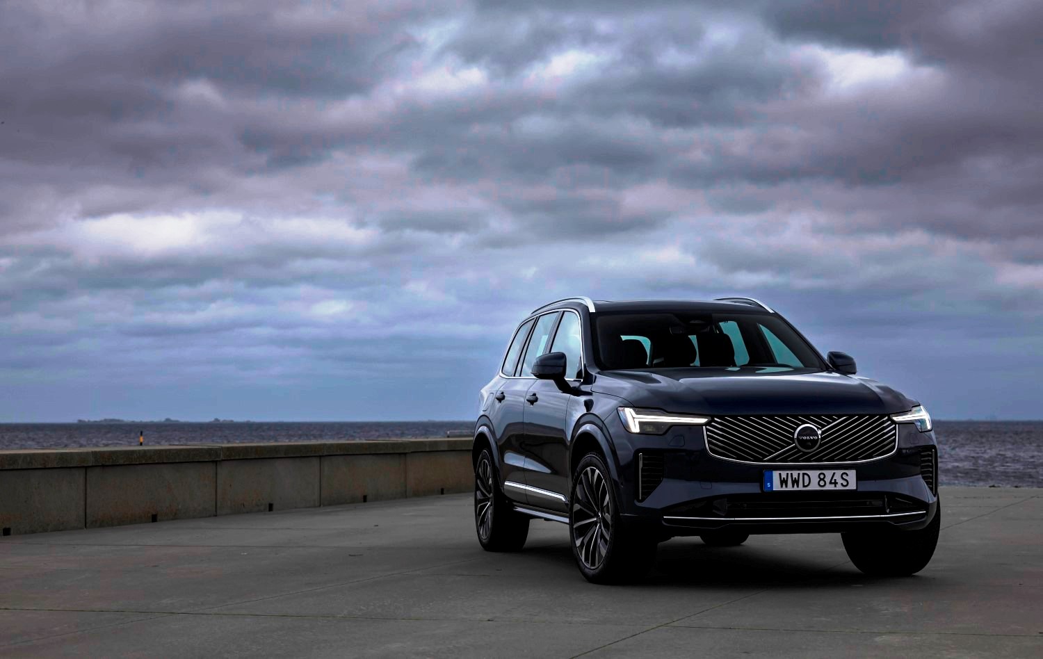 &Tau;&omicron; Volvo XC90 &epsilon;&pi;&iota;&beta;&epsilon;&beta;&alpha;&iota;ώ&nu;&epsilon;&iota; &tau;&eta; &phi;ή&mu;&eta; &tau;&omicron;&upsilon; &omega;&sigmaf; έ&nu;&alpha; &alpha;&pi;ό &tau;&alpha; &pi;&iota;&omicron; &omicron;&lambda;&omicron;&kappa;&lambda;&eta;&rho;&omega;&mu;έ&nu;&alpha; SUV &tau;&eta;&sigmaf; &alpha;&gamma;&omicron;&rho;ά&sigmaf;