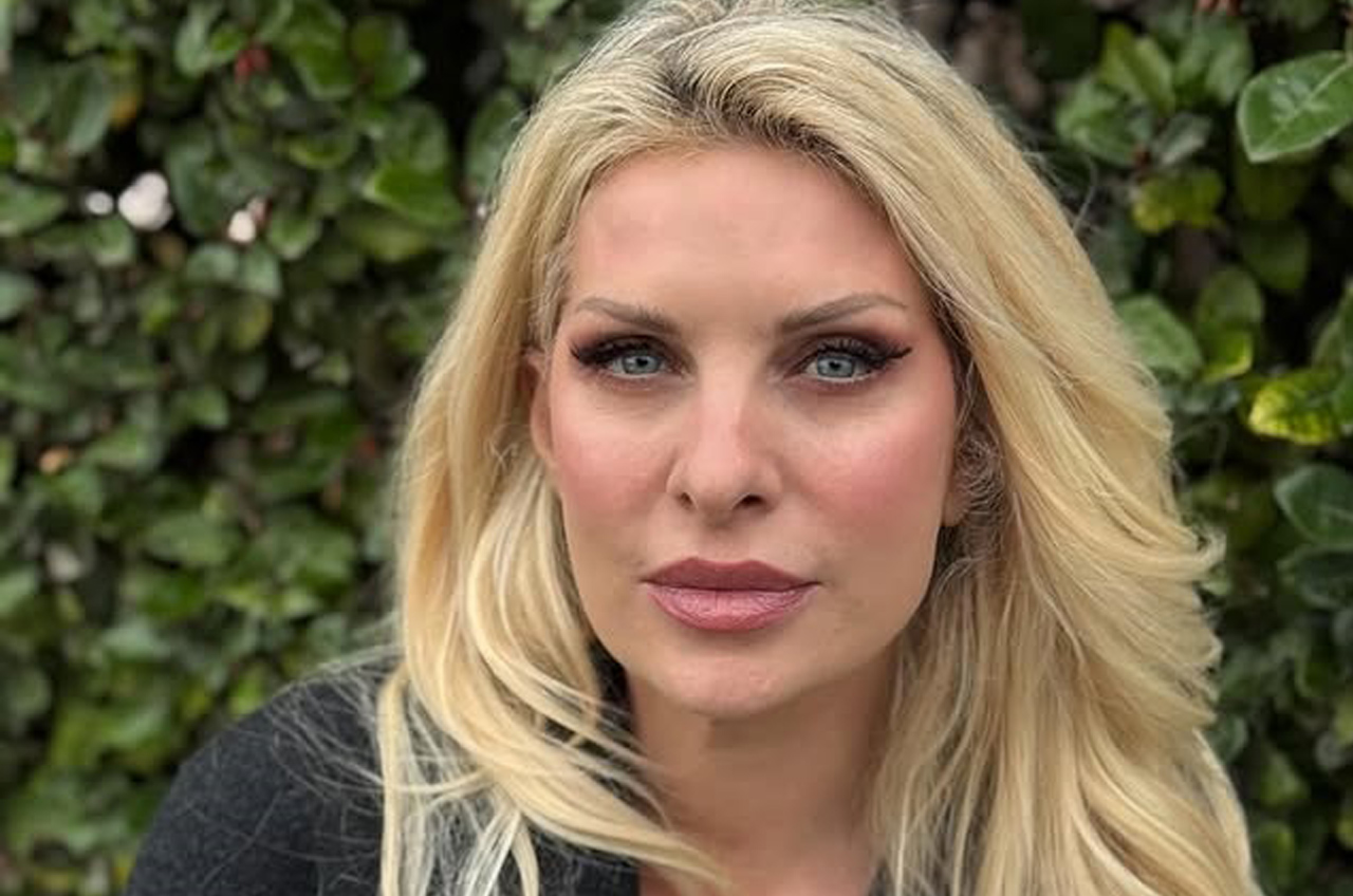 &Epsilon;&Lambda;&Epsilon;&Nu;&Eta; &Mu;&Epsilon;&Nu;&Epsilon;&Gamma;&Alpha;&Kappa;&Eta;: &Xi;έ&sigma;&pi;&alpha;&sigma;&epsilon; &eta; &pi;&alpha;&rho;&omicron;&upsilon;&sigma;&iota;ά&sigma;&tau;&rho;&iota;&alpha;- &laquo;&Tau;&omicron; &theta;έ&mu;&alpha; &tau;&epsilon;&lambda;&epsilon;&iota;ώ&nu;&epsilon;&iota; &epsilon;&delta;ώ&raquo;