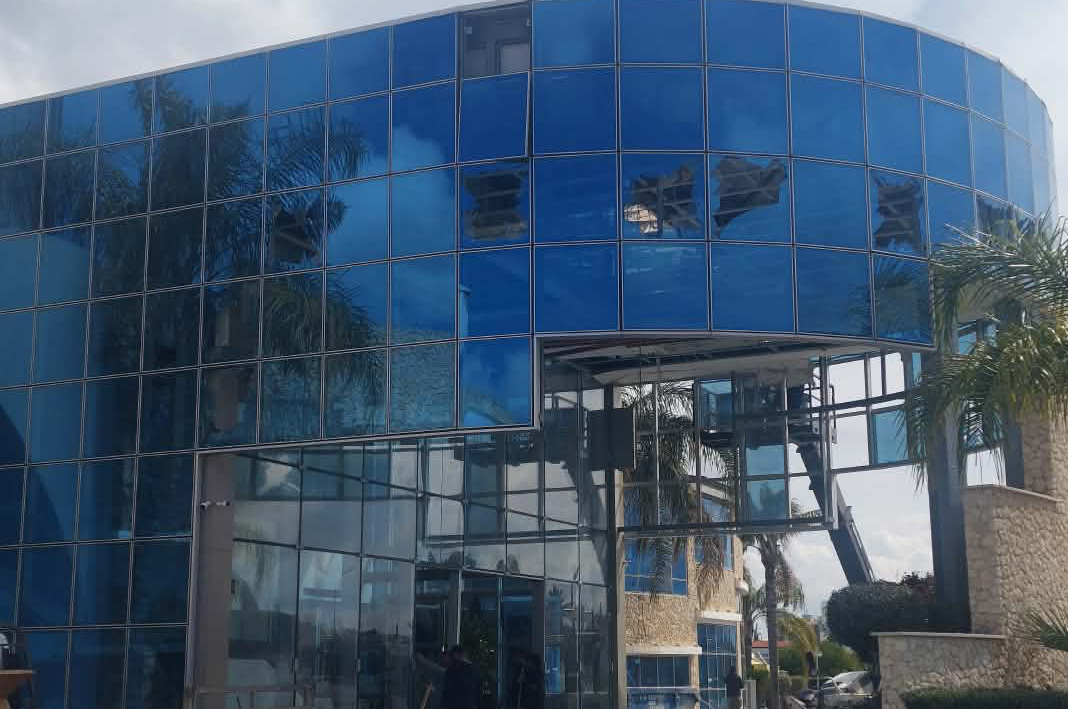 ΙΣΧΥΡΗ ΕΚΡΗΞΗ: Οι κάτοικοι νόμιζαν ότι έπεσε πύραυλος στη Λευκωσία-Τα συνεργεία έπιασαν δουλειά -(Φώτο)