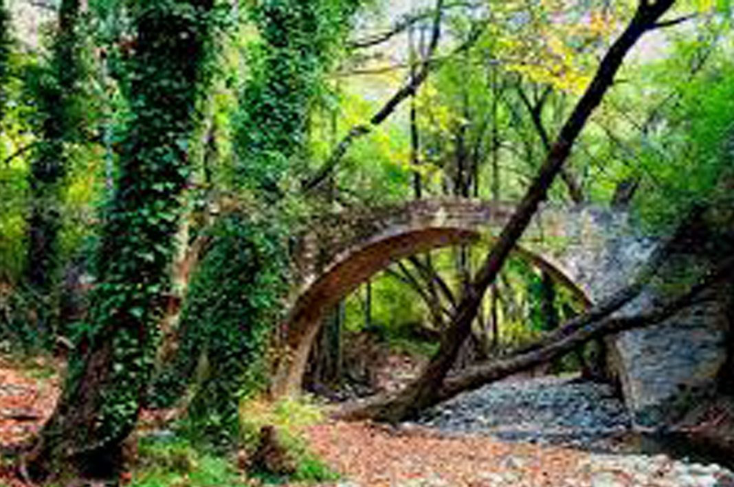 ΠΡΟΣΟΧΗ: Ακατάλληλο για χρήση το γεφύρι στις «Διατρήσεις» λόγω κακοκαιρίας