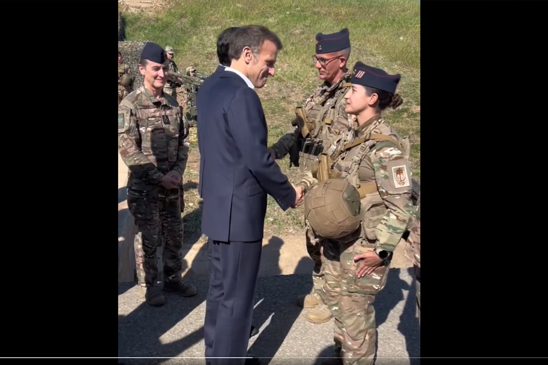 &Omicron; &Gamma;&Alpha;&Lambda;&Lambda;&Omicron;&Sigma; &Pi;&Rho;&Omicron;&Epsilon;&Delta;&Rho;&Omicron;&Sigma; &Gamma;&Rho;&Alpha;&Phi;&Epsilon;&Iota; &Epsilon;&Lambda;&Lambda;&Eta;&Nu;&Iota;&Kappa;&Alpha;: &Beta;ί&nu;&tau;&epsilon;&omicron; &alpha;&pi;ό &tau;&eta;&nu; ά&phi;&iota;&xi;ή &tau;&omicron;&upsilon; &sigma;&tau;&eta;&nu; &Kappa;ύ&pi;&rho;&omicron;