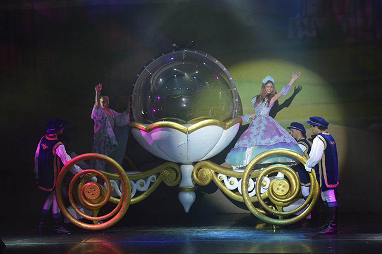 LA FIESTA ESC&Eacute;NICA: &Nu;έ&epsilon;&sigmaf; &eta;&mu;&epsilon;&rho;&omicron;&mu;&eta;&nu;ί&epsilon;&sigmaf; &gamma;&iota;&alpha; &tau;&omicron; &upsilon;&pi;&epsilon;&rho;&theta;έ&alpha;&mu;&alpha; &alpha;&pi;ό &tau;&eta;&nu; &Iota;&sigma;&pi;&alpha;&nu;ί&alpha; &lambda;ό&gamma;&omega; &tau;&eta;&sigmaf; έ&kappa;&rho;&upsilon;&theta;&mu;&eta;&sigmaf; &kappa;&alpha;&tau;ά&sigma;&tau;&alpha;&sigma;&eta;&sigmaf;