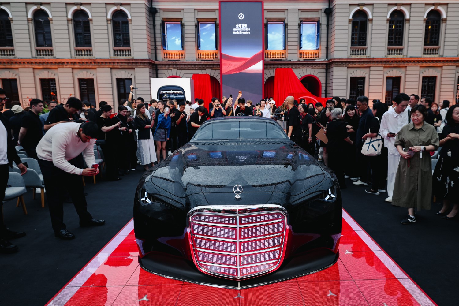 VISION ICONIC: &Epsilon;ί&nu;&alpha;&iota; &tau;&omicron; ό&rho;&alpha;&mu;&alpha; &tau;&eta;&sigmaf; Mercedes-Benz &gamma;&iota;&alpha; &tau;&omicron; &alpha;ύ&rho;&iota;&omicron; &tau;&eta;&sigmaf; &alpha;&upsilon;&tau;&omicron;&kappa;ί&nu;&eta;&sigma;&eta;&sigmaf;