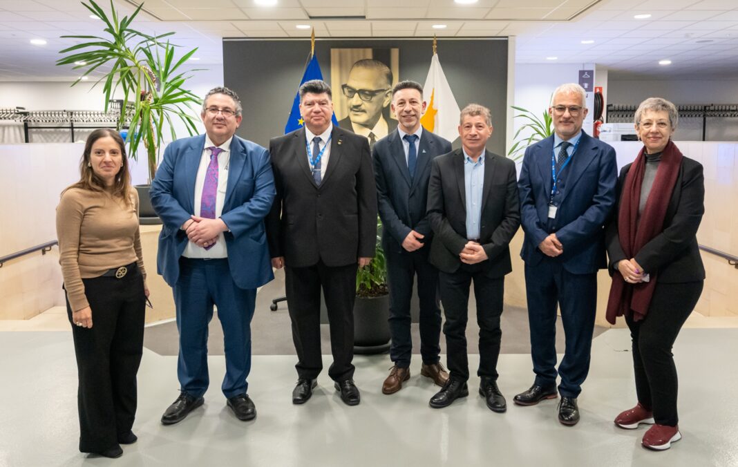 ΕΠΙΚΕΦΑΛΗΣ ΕΠΙΣΤΗΜΟΝΑΣ: Παρουσίασε έρευνα σε συνέδριο αιματολογίας και συνάντηση της ΕΕ για Τεχνητή Νοημοσύνη και εκπαίδευση